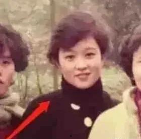 明星吃瓜爆料恋情,吃瓜群众见证甜蜜瞬间